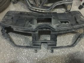 Renault Megane 4 ön panjur iç takviye plastiği Renault Megane 4 ön panjur 2 Renault Megane 4 panjuru